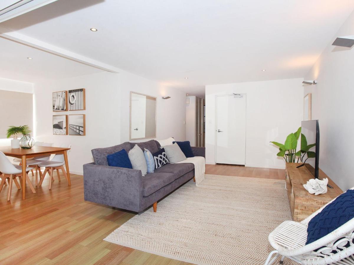 Windmill 4 Two Bedroom Beachside Apartment On Parkyn Parade Mooloolaba Exterior foto